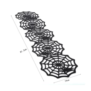 Longue toile d’araignée sous forme de nappe de table 7