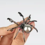Broche araignée avec perle 4