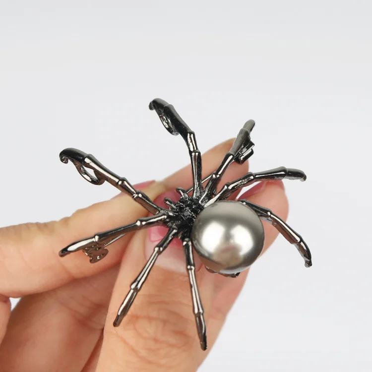 Broche araignée avec perle 3